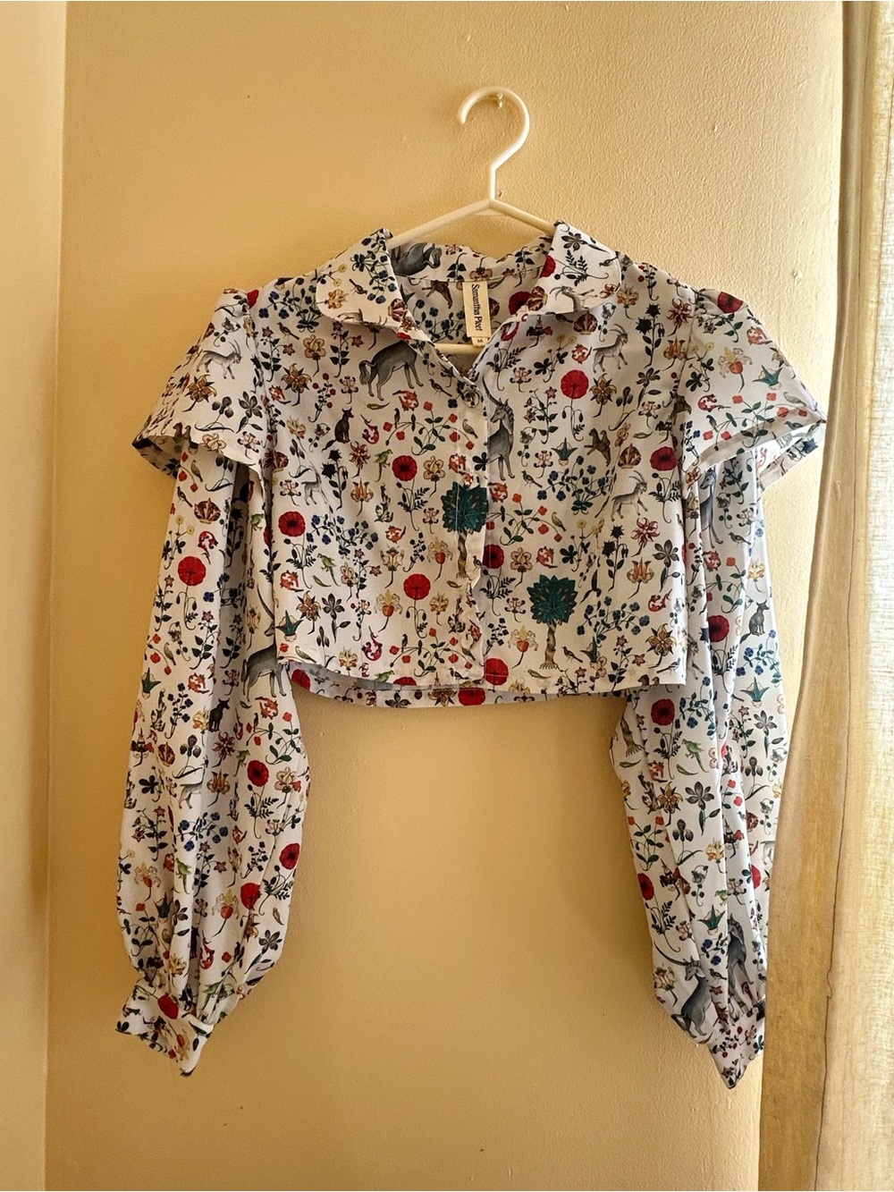 Samantha Pleet White Cropped Button-Up Top with Red & Green Floral Print